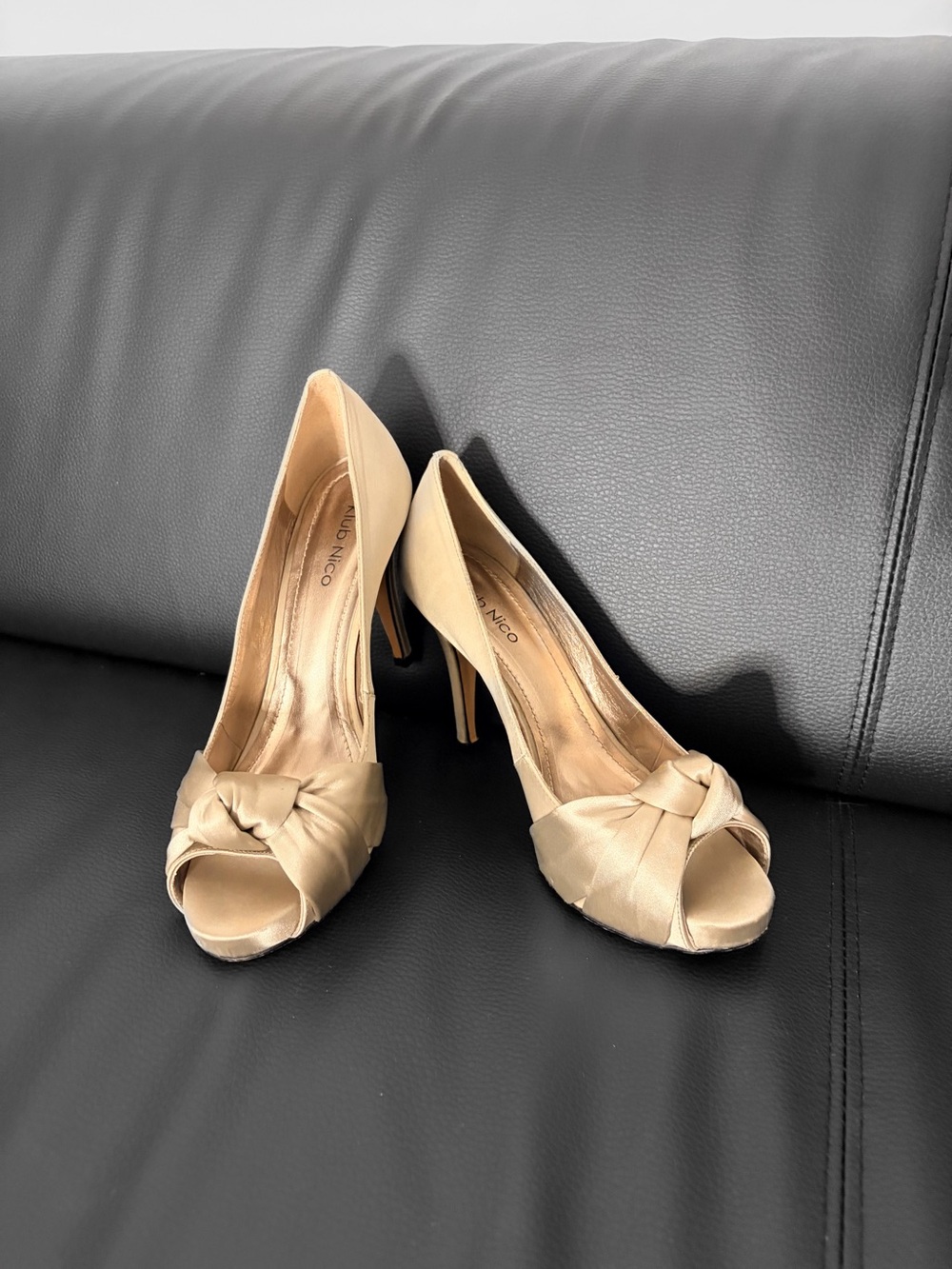 🤍 vintage klub Nico satin finish heels